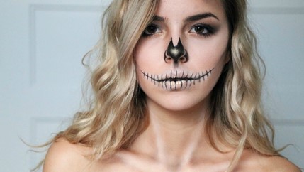 Maquillage Halloween Femme avec un maquillage d'halloween