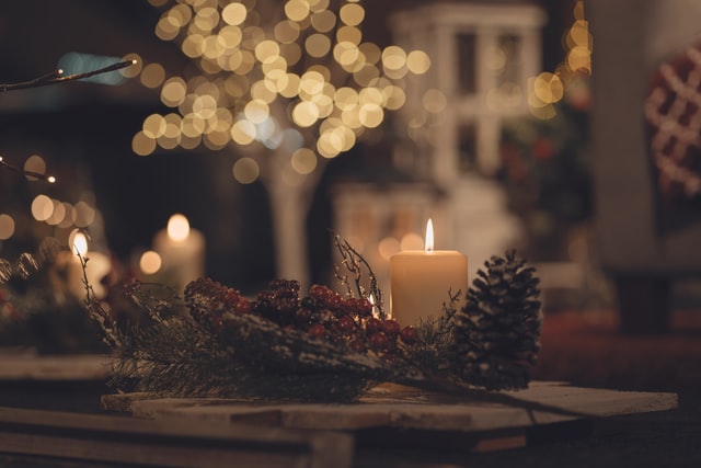 laura-nyhuis-Vg_B61t8EFs-unsplash (1) Décorations de Noël écoresponsables